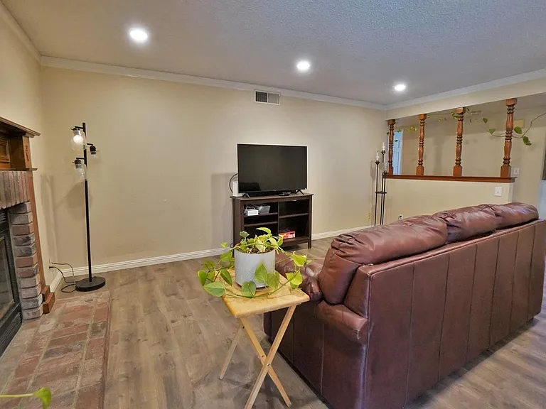 5823 E Washington Ave — Photo 16