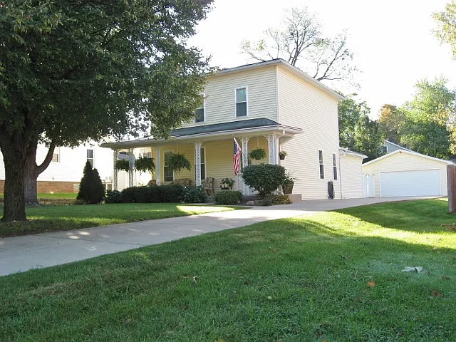 734 Park Ave photo 1