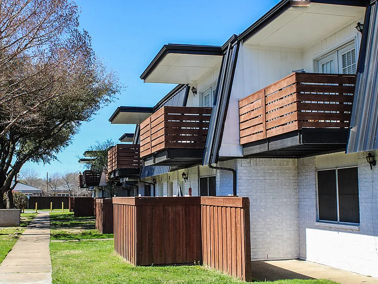 Atrium Gardens - Pioneer — Photo 1