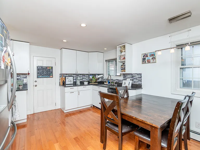10 Underhill St #2 — Photo 13