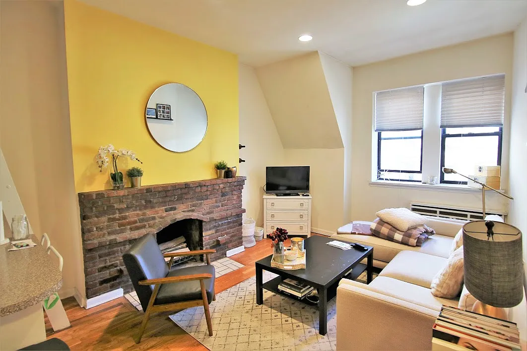 Building Photo - 156 W 75th St #9
