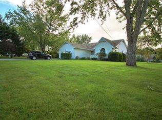 6 Deerfield Dr, Richmond, RI 02898