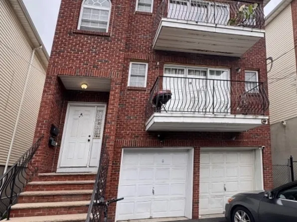 47 Crawford St, Newark City, NJ 07102