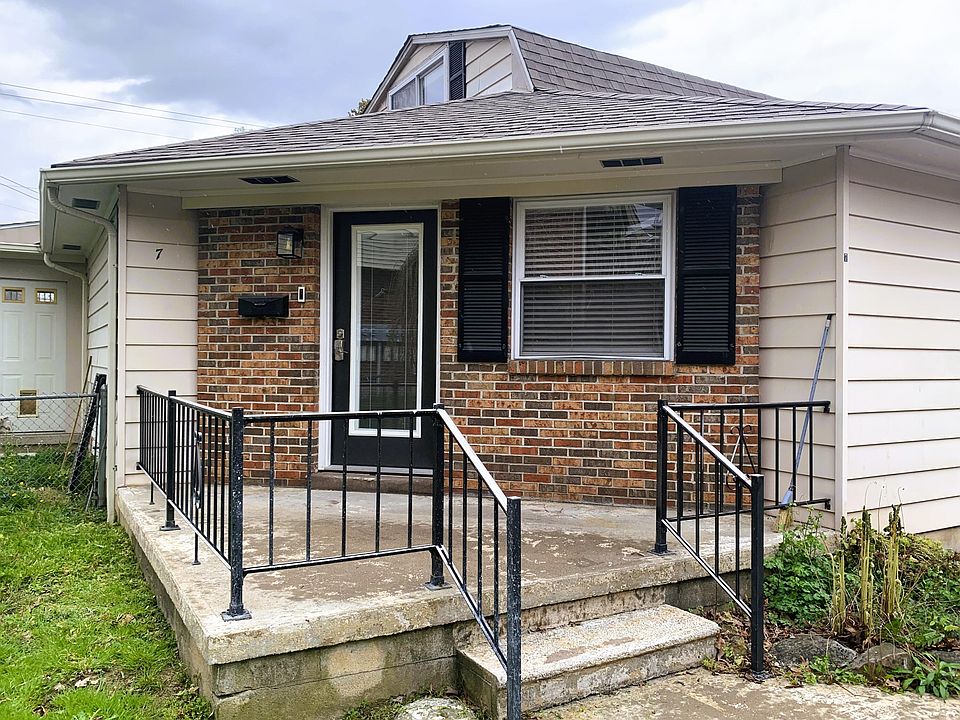 1st image of 7 Wood Hill Ct