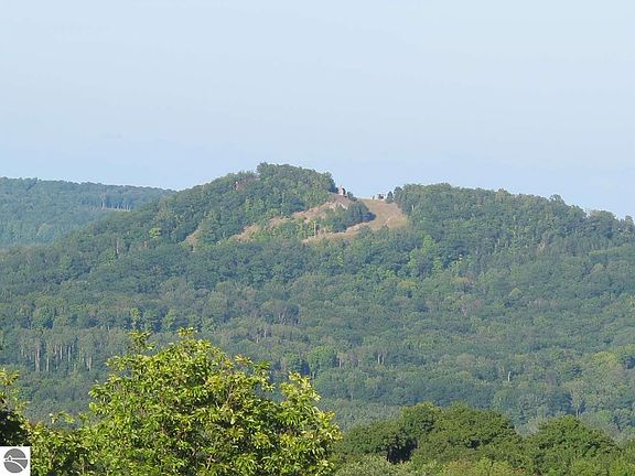 5th image of S Hlavka Hill Dr
