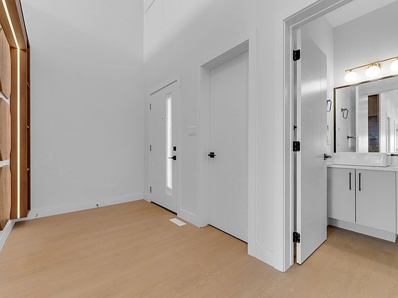 5th image of 4607 18th Ave SW
