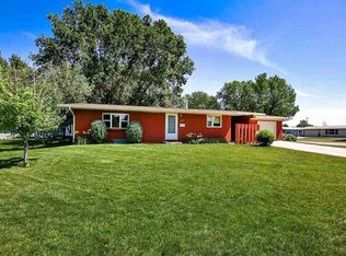 137 28th St SW, Minot, ND 58701