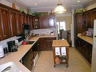 3rd image of 917 Taborlake Ct