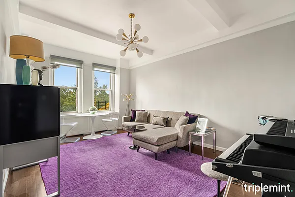 Sold by Triplemint | media 1