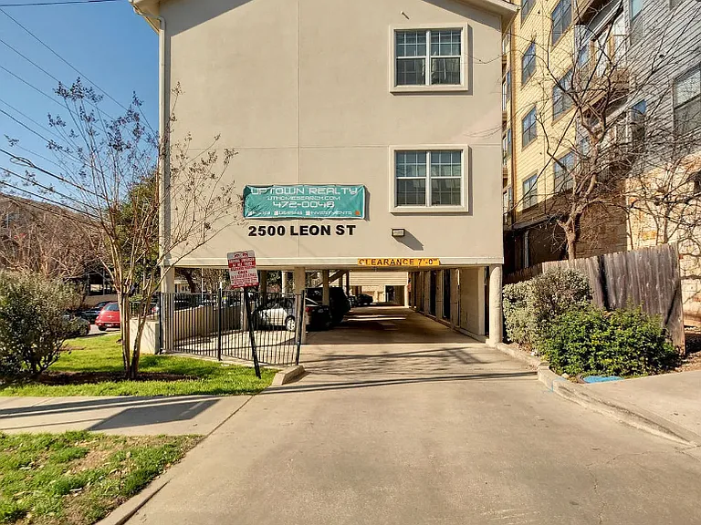 2500 Leon St #202 — Photo 2