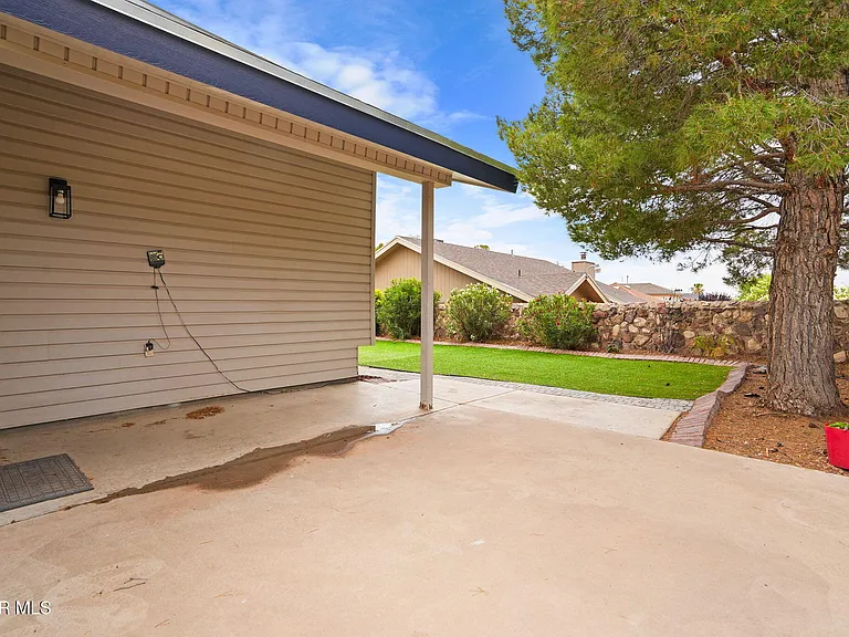 7609 Medano Dr — Photo 23