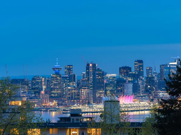 112 E 13th St #306, North Vancouver, BC V7M 1N6