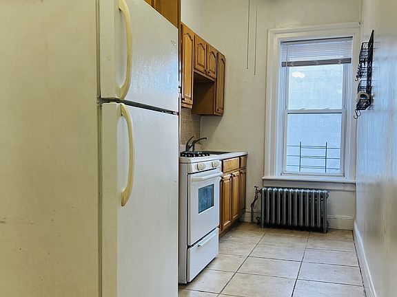 4th image of 471 50th St #3