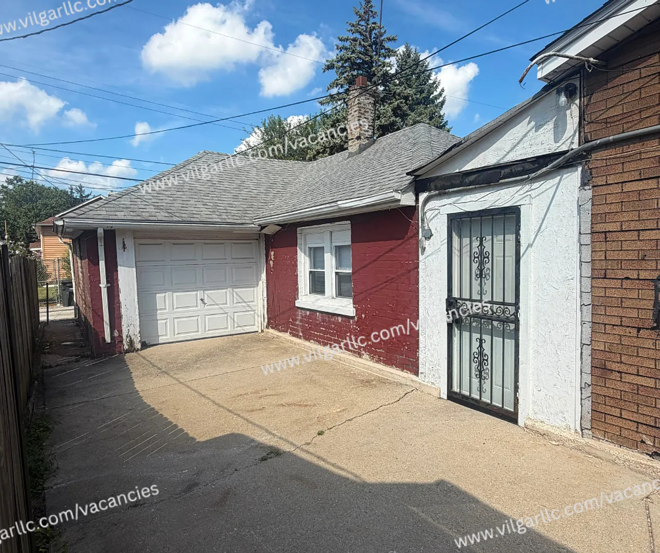4834 Euclid Ave — Photo 2