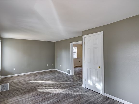 3rd image of 2910 8th Street