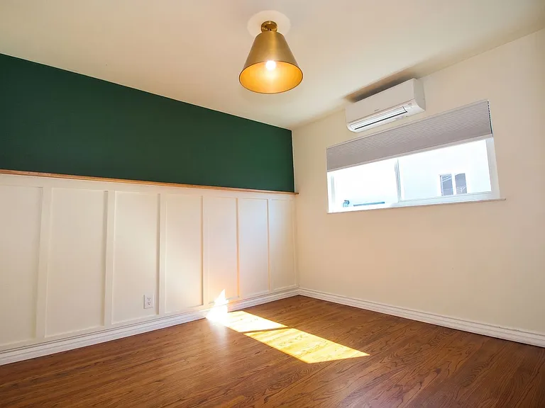 1823 Lawndale Ave — Photo 13