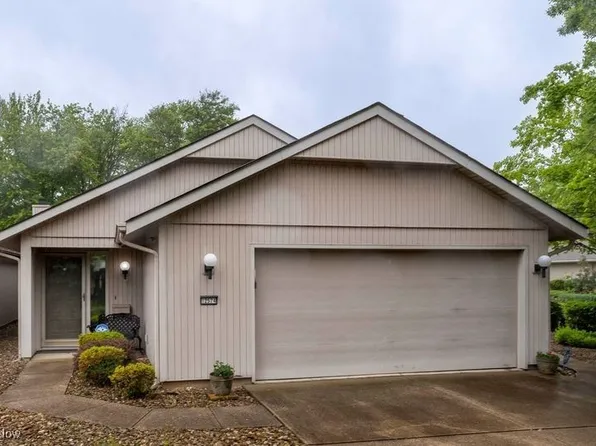 12574 Doria Ct, Strongsville, OH 44136