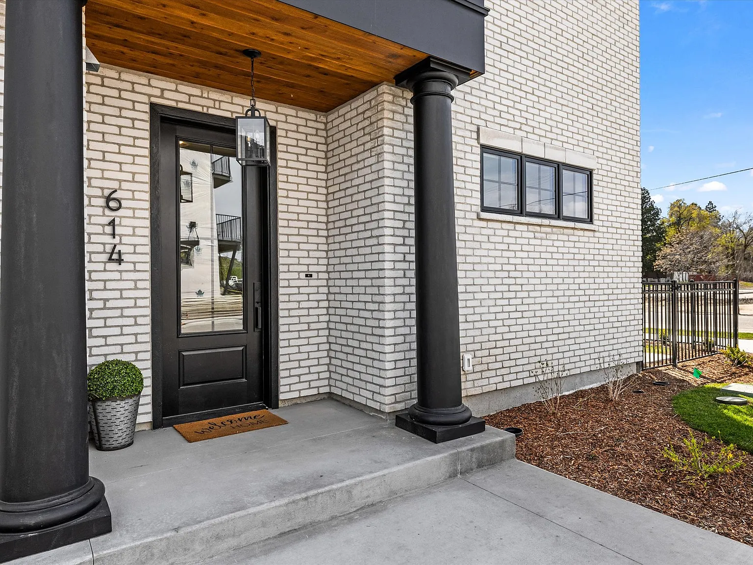 3 bed, 3.5 bath, 2085 sqft, $4,850 — Photo 3
