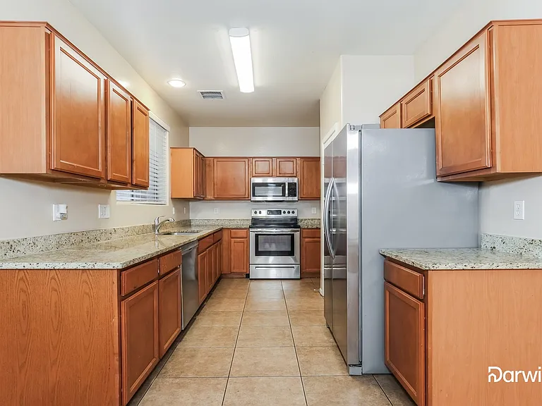 11418 W Locust Ln — Photo 2