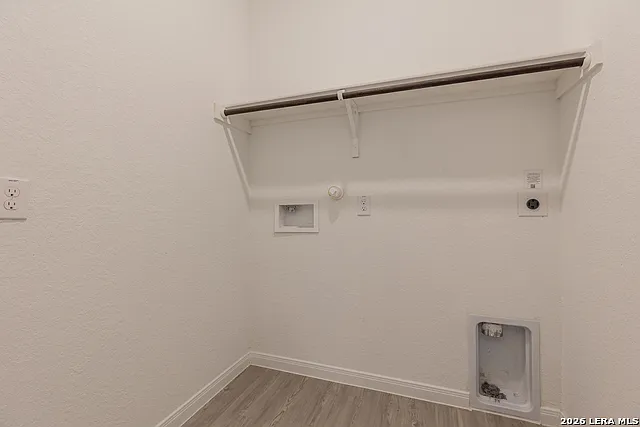 3572 Axis Hl — Photo 26