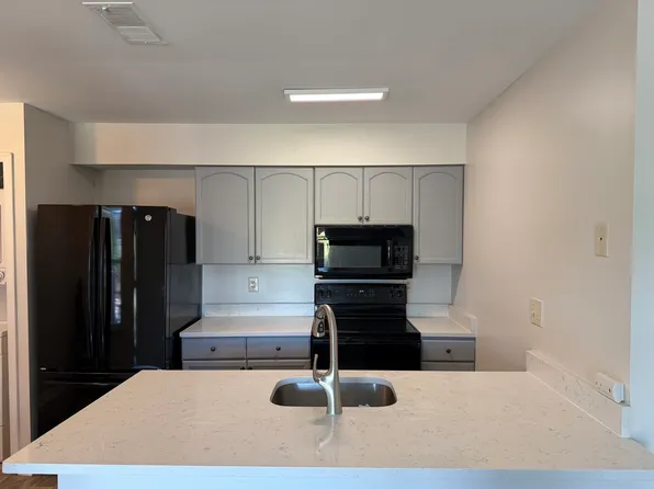 8610 Beekman Pl, Alexandria, VA 22309