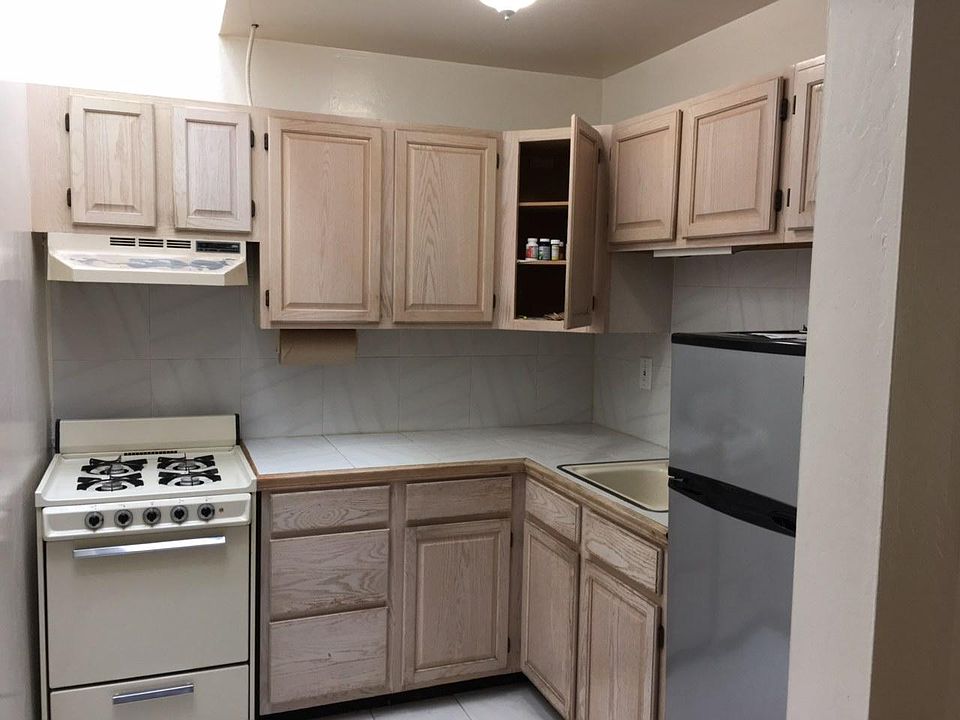 2nd image of 2119 Delaware St #B