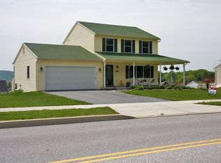 326 Big Spring Rd, Etters, PA 17319