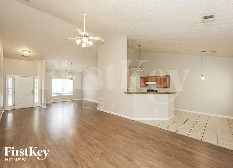 5713 Old Carriage Dr — Photo 4