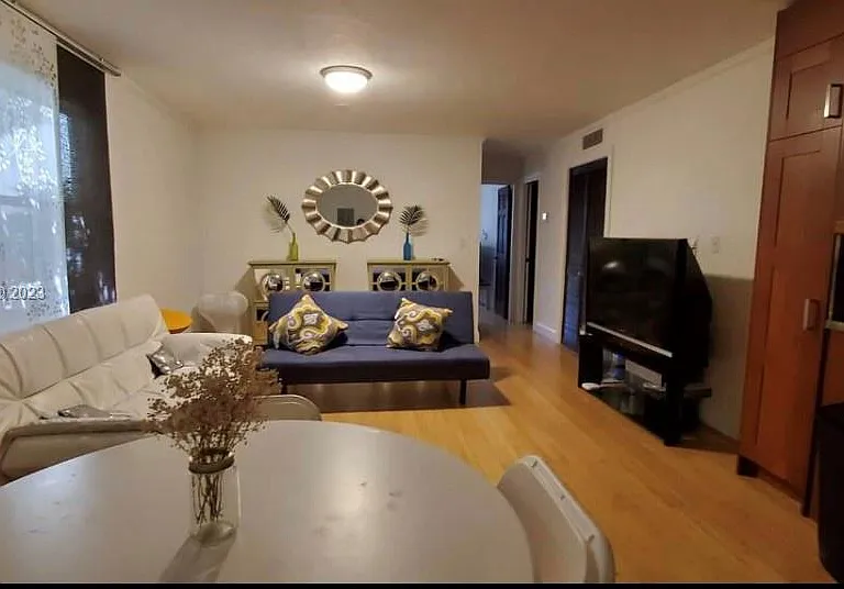753 Michigan Ave #2B — Photo 8
