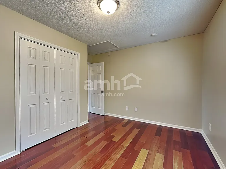 400 Wyndham Ave — Photo 20