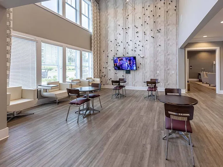 Foxwood Apartments — Photo 46