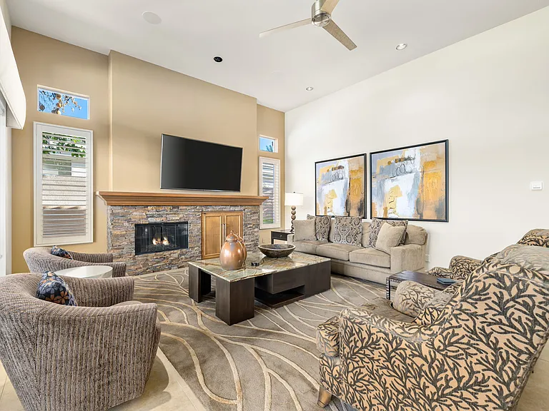 293 Desert Holly Dr — Photo 7