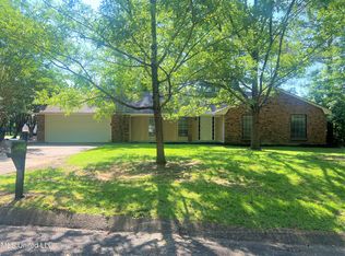16 Chalet Dr, Grenada, MS 38901