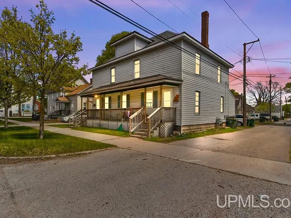 211 S 14th St, Escanaba, MI 49829