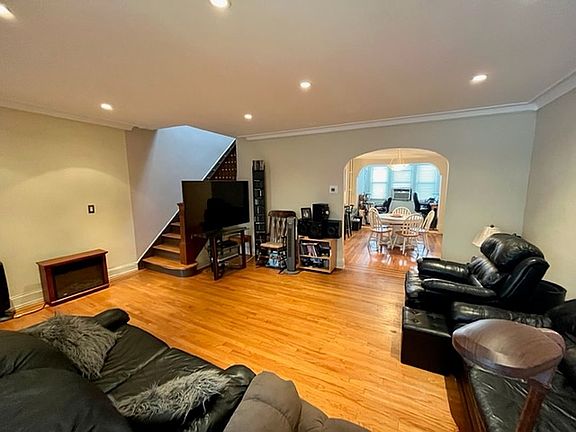 4th image of 3904 Avenue