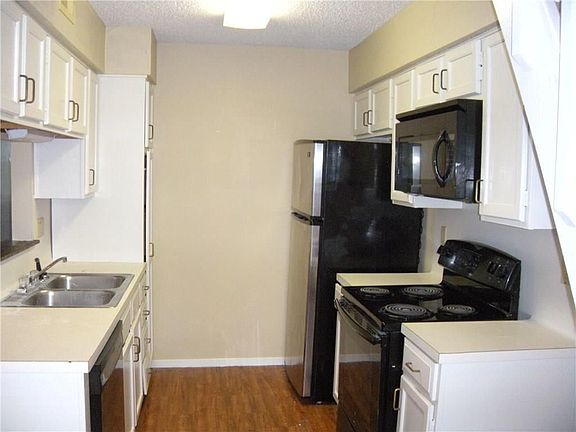 4th image of 908 Poplar St APT 201
