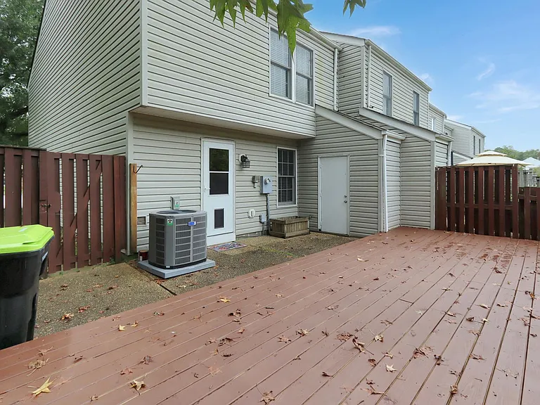 127 Sterling Ct — Photo 21