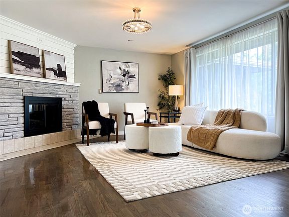 4th image of 811 Hilltop Avenue