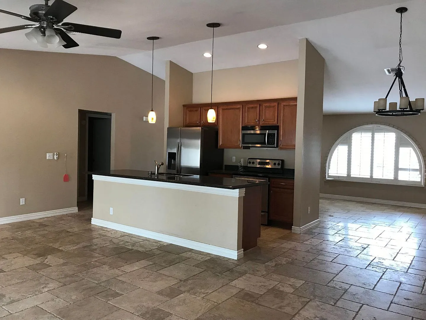 Cul-de-sac lot, Granite Countertops — Photo 4