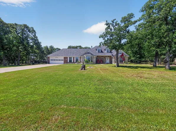 111 Lone Star Dr, Lake Kiowa, TX 76240