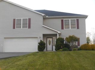 103 Northern Ct, Mount Hope, WV 25880
