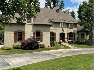 1569 Woodridge Pl, Vestavia, AL 35216