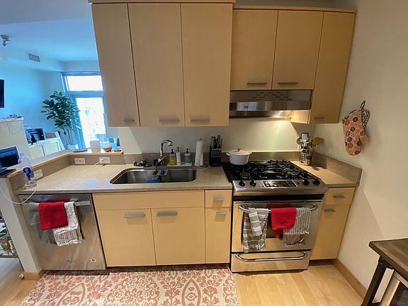 4th image of 309 W Washington Ave Unit 602