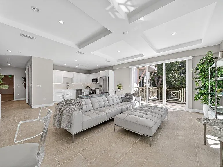 41 SW Seminole St #209 — Photo 3