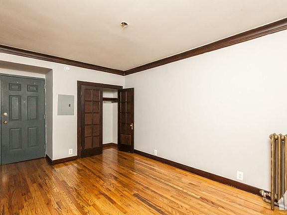 5th image of 846 W Montrose Ave #512