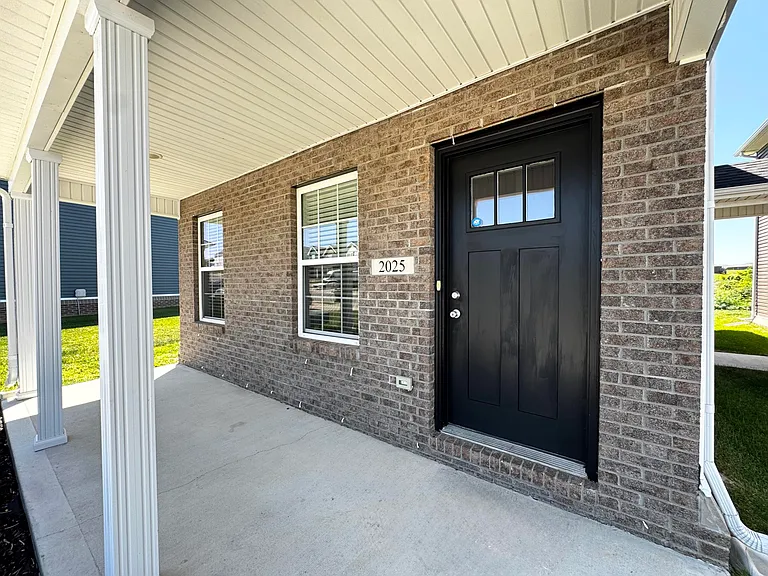 2027 Dolly Dr — Photo 2
