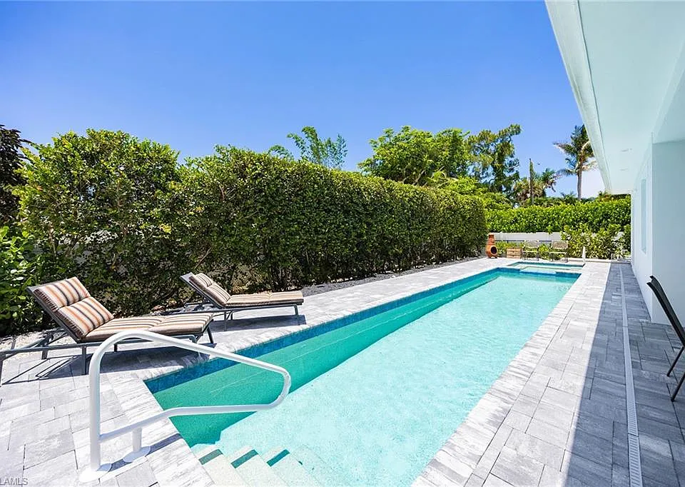 1232 Royal Palm Dr