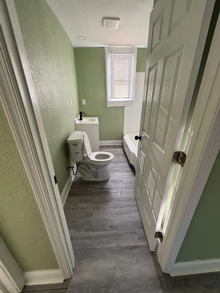 3 bed, 889 sqft, $1,700 — Photo 3