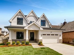 113 Woodstock Ave, Clarendon Hills, IL 60514