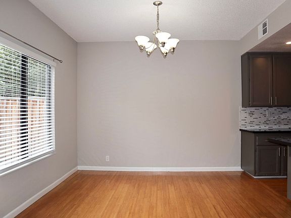 4th image of 34694 Siward Dr